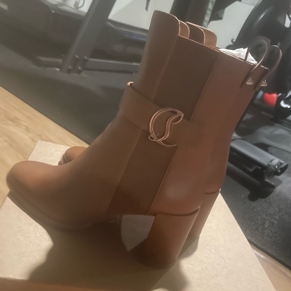 Christian Louboutin Chelsea 70 Cuoio Leather Boots 37